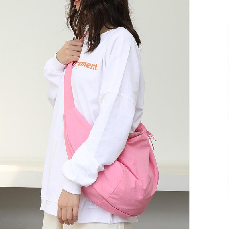 IELGY Japonská ležérní literární taška na knedlíky, malá svěží nylonová taška přes rameno, módní jednobarevná messenger dámská taška