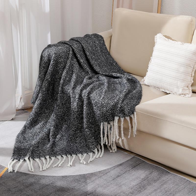 

European and American Style Solid Sofa Blanket Napping Air Conditioning Blanket Towel with Tassels Super Soft Cozy Shawl Cushion 130x180cm чорний