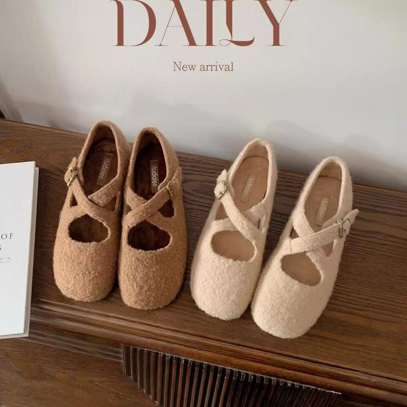 

Soft cute round head cross buckle, sweet wind suede, light mouth fluffy Mary Jane single shoes 34 чорний