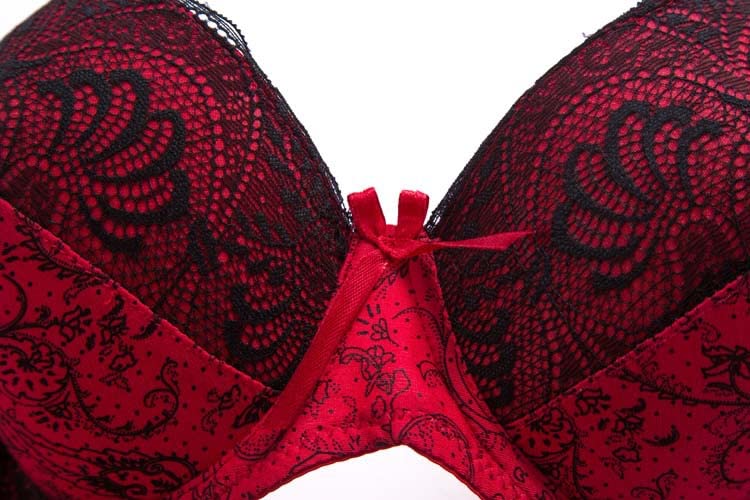 Sexy Lingerie Bra and Shorts Set [Unigrand] (C75/M, Red)