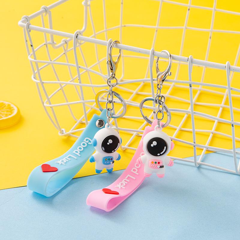 Cartoon Astronaut Keychain: Cute Spaceman Doll Pendant for Bags and Cars