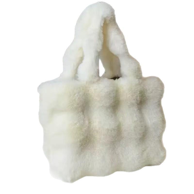 Podzim/Zima 2025 Huňatá kabelka: Všestranná crossbody taška velkého objemu