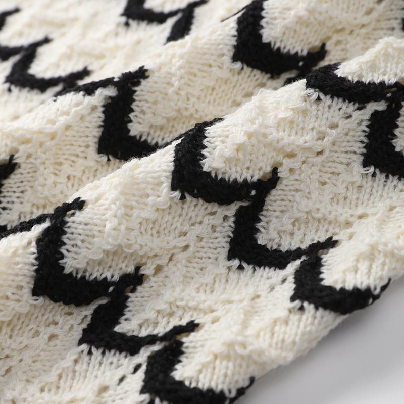 Трикотажное полосатое летнее женское короткое платье без рукавов с вырезом на шее — фото 9