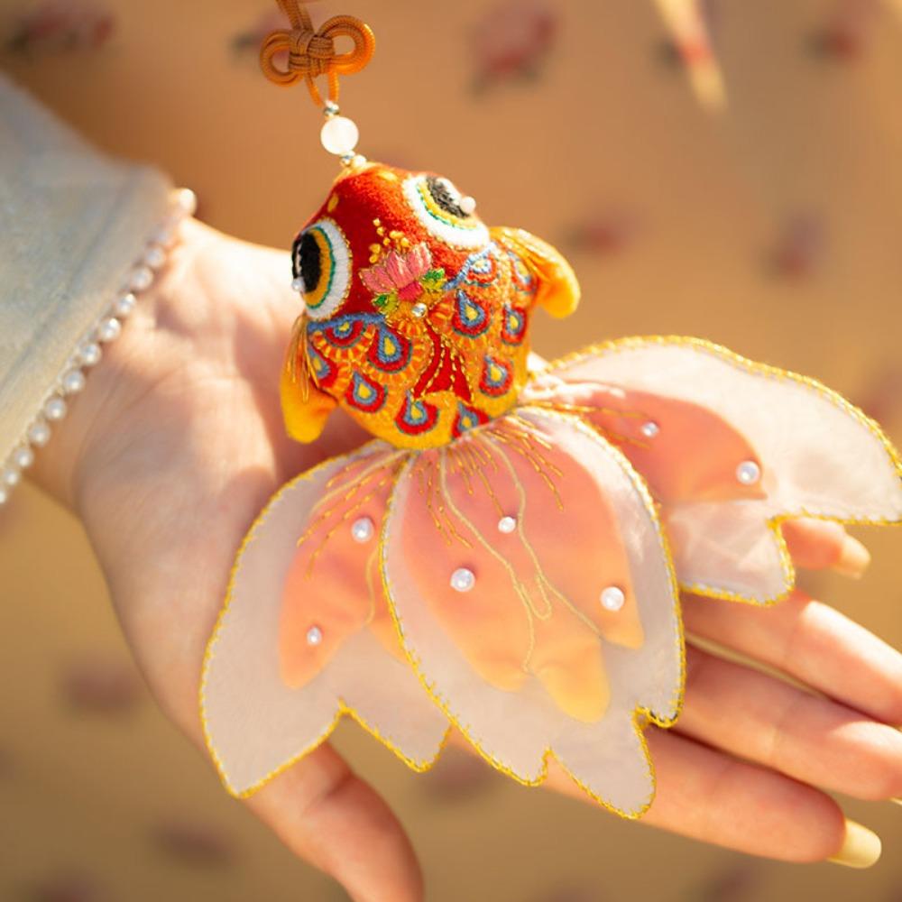 Koi Barış Maskotu, İşlemeli El Yapımı, Kendin Yap Malzeme Paketi, Altın Cırcır Böceği Tütsü Kesesi, El Tipi Kolye, Şanslı Hediye Kesesi