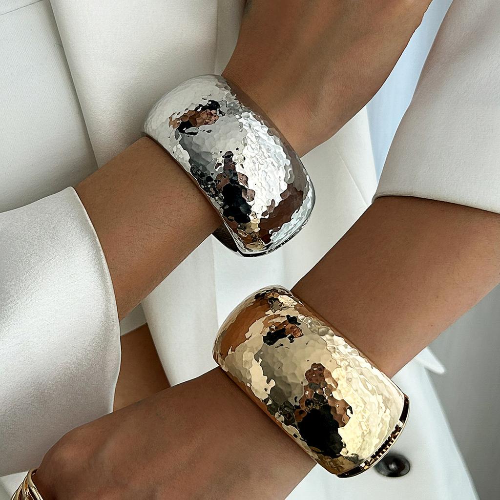 Übertriebene Wasserwelle Glatte Oberfläche Breites Armband, Modisches Metalltextur Ringarmband Armband