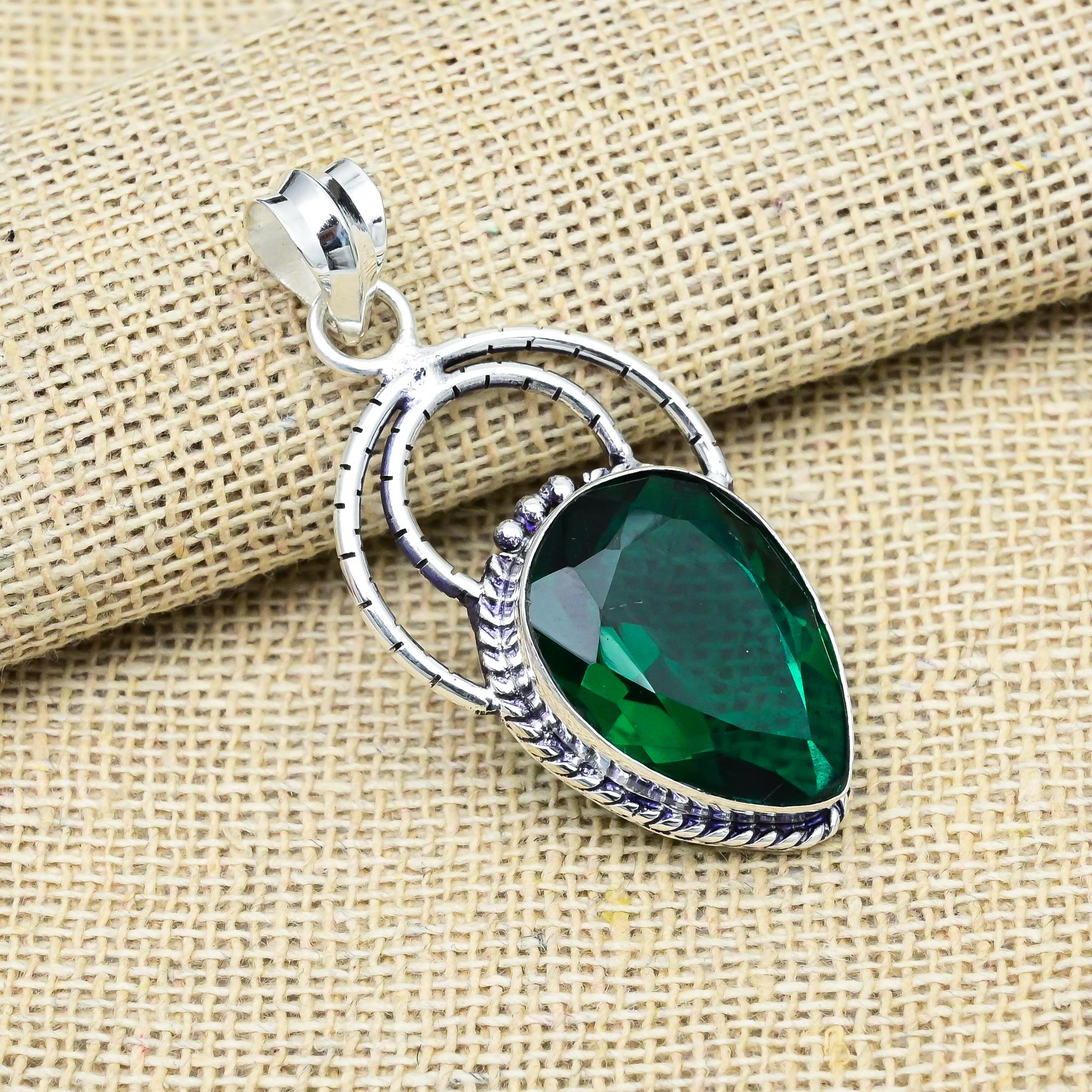 

Невероятный хром диопсид драгоценный камень ручной работы 925 стерлингового серебра ювелирные изделия кулон для свадебного подарка 1.96 Inches зелёный