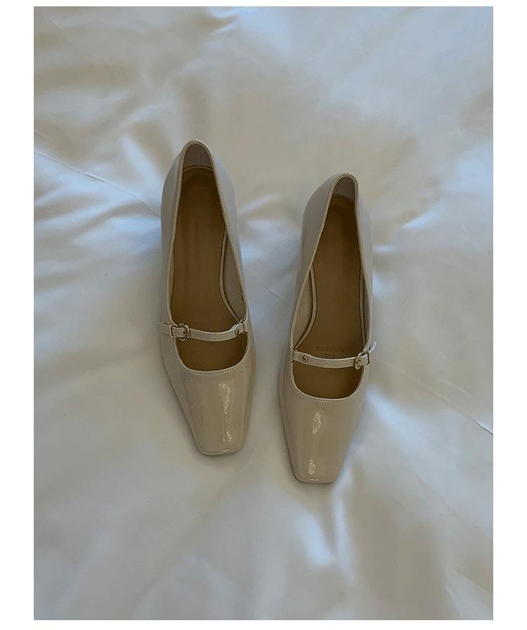 

French square head one-word buckle high heels women s 2025 new thick heel single shoes temperament shallow mouth Mary Jane women s shoes 40