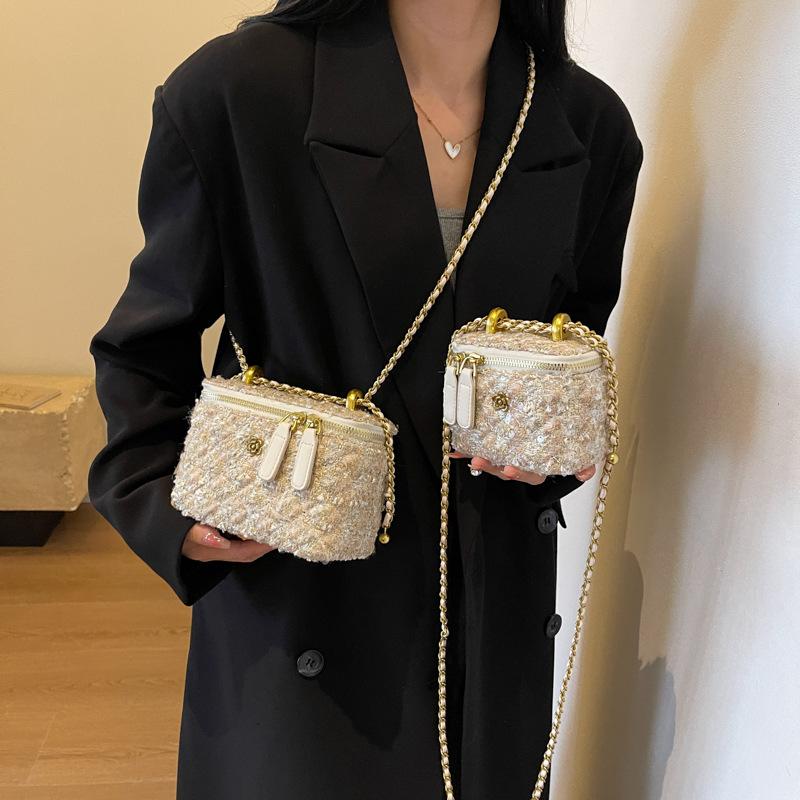 This Year, the Popular Bag Ladies 2025 New Mini Chain Bag Autumn and Winter Woolen Fashion Shoulder Crossbody Bucket Bag