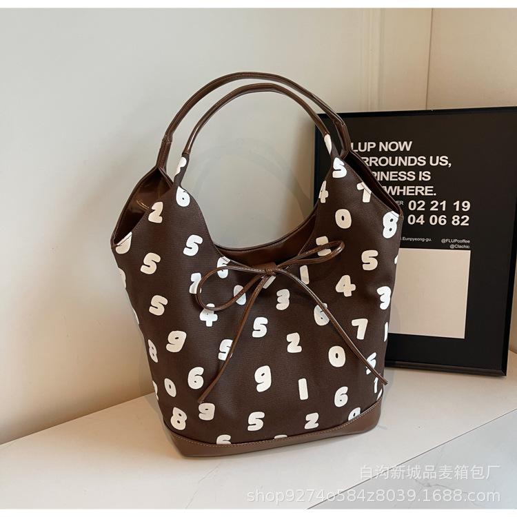 

Trendy fashion large-capacity commuter bag women s 2025 new polka dot tote bag niche high-end casual multi-purpose темно-коричневого