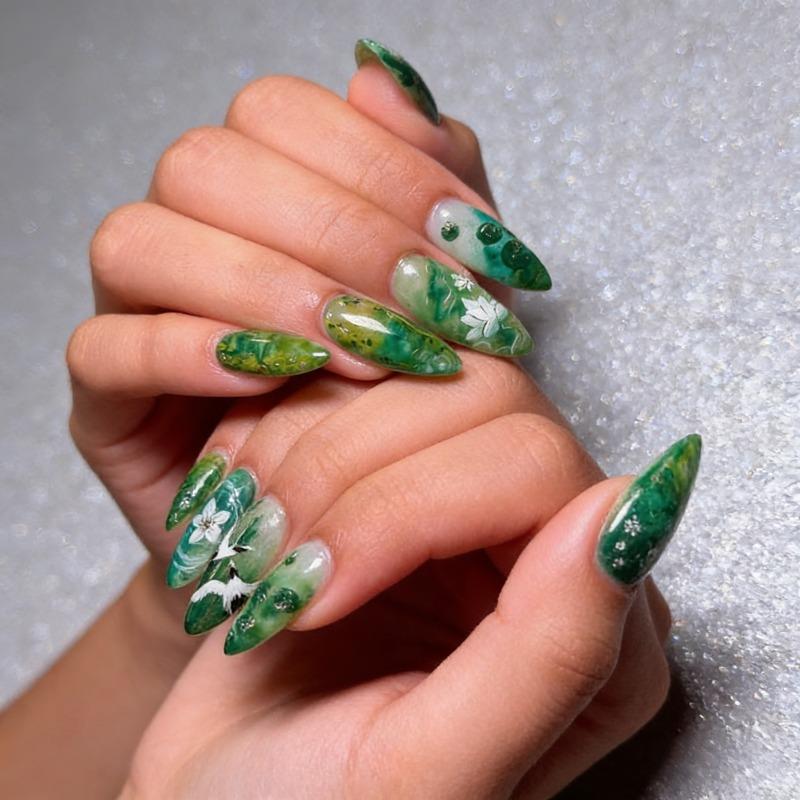 24 Pièces de Faux Ongles Collection Printemps/Été—Vert Doux Inspiré du Lotus, Forme Amande, Press-On Parfait Comme Cadeau pour les Filles