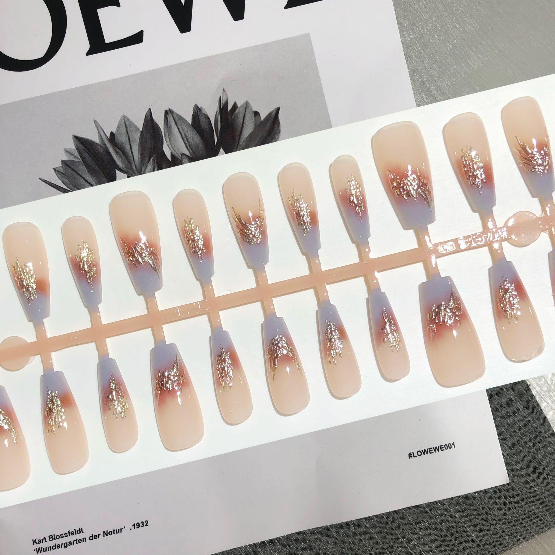 

Кофейно-коричневый омбре Maillard с золотой фольгой – 30 шт. Коллекция Осень/Зима для роскошного осеннего образа