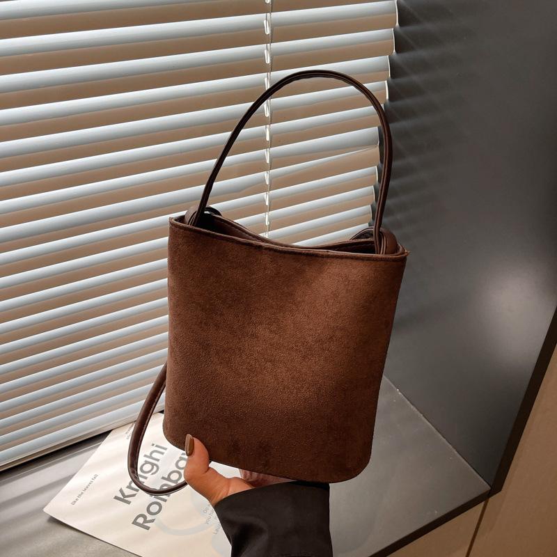 Autumn and Winter New Niche Matte Large-capacity Shoulder Women's Bag Simple and Versatile High-end Bucket Bag
