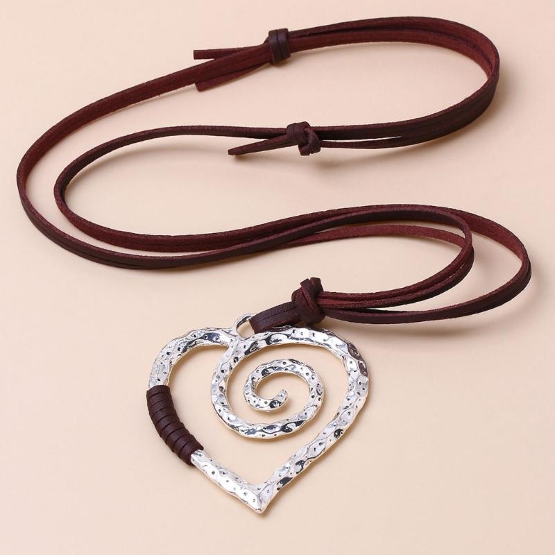 Vintage Heart Necklace Female Temperament Collarbone Chain Korean Student Adjustable Chain Jewelry Gift for Women Girls