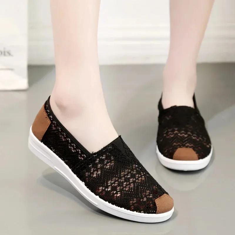 Fashion Summer New Shoes Women Flat Bottomed Mesh Hollow Sandals Mom's Casual Shoes Breathable Outdoor Loafers Zapatos De Mujer