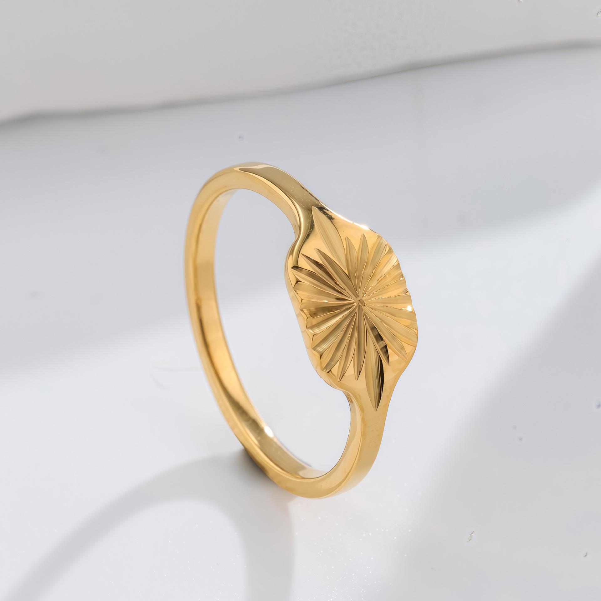 Chic Retro Radial Pattern Titanium Steel Ring - Elegant Light Luxury and Minimalist Style Size 7
