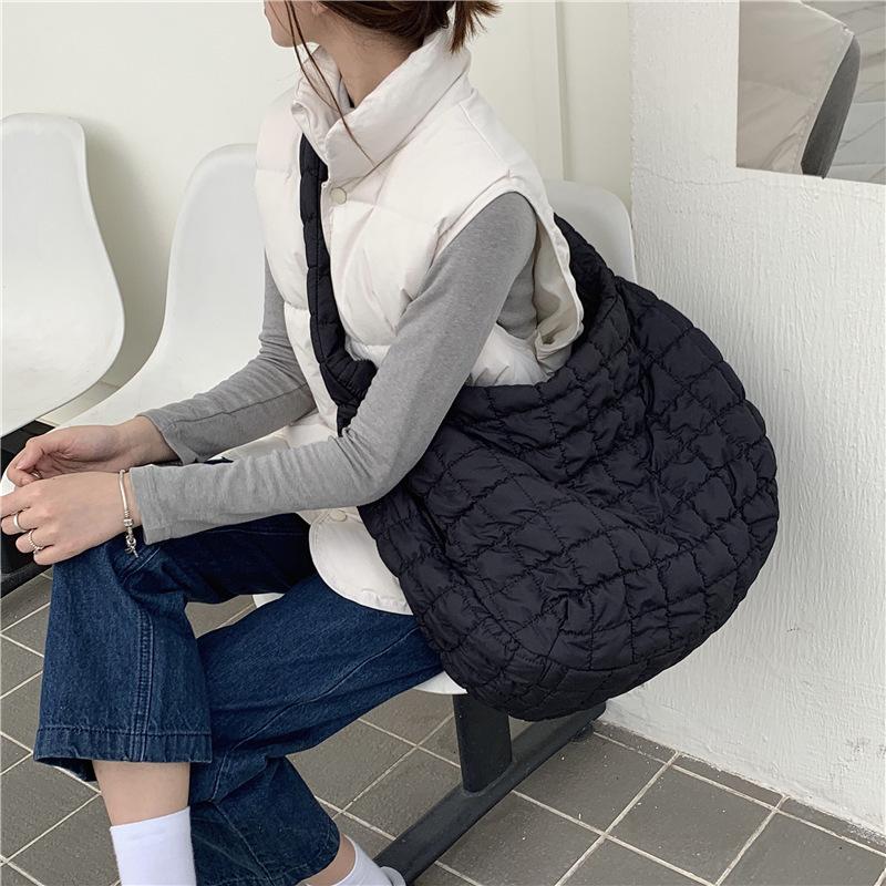 Women's Shoulder Bags New Fashion Wrinkled Cloud Pack Leisure Versatile High Capacity Dumpling Bags Korean Style Crossbody Bags