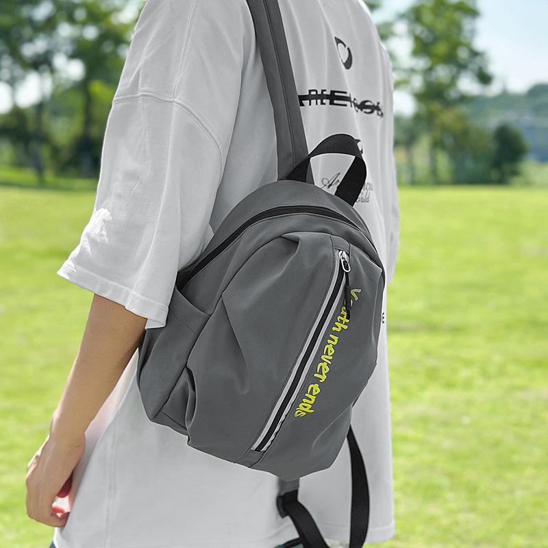 Simple and Fashionable Backpack, Lightweight Travel, Leisure and Outdoor Travel Backpack with Large Capacity