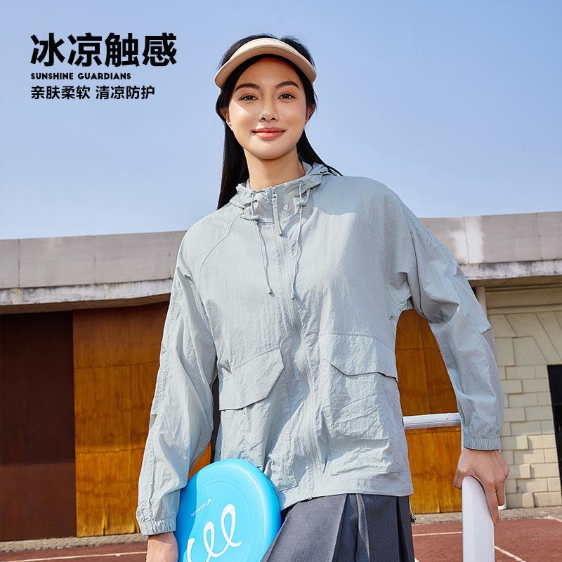 Outdoor functional sunscreen clothing for men and women, anti-splashing sunscreen clothing, light and breathable spring and summer tooling jacket