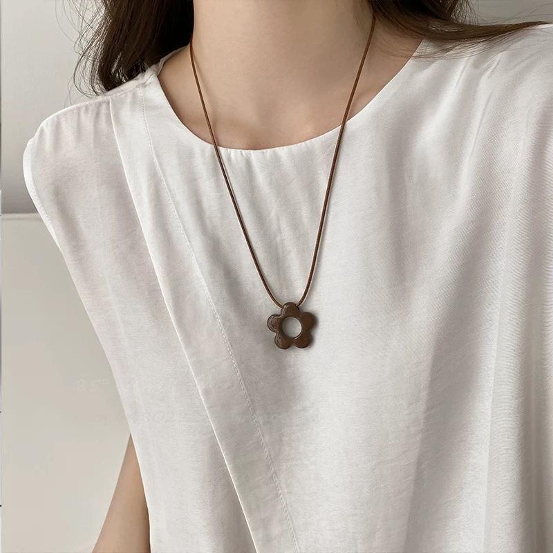 Simple Flower Pendant Necklace for Women, Versatile Collar Chain Necklaces