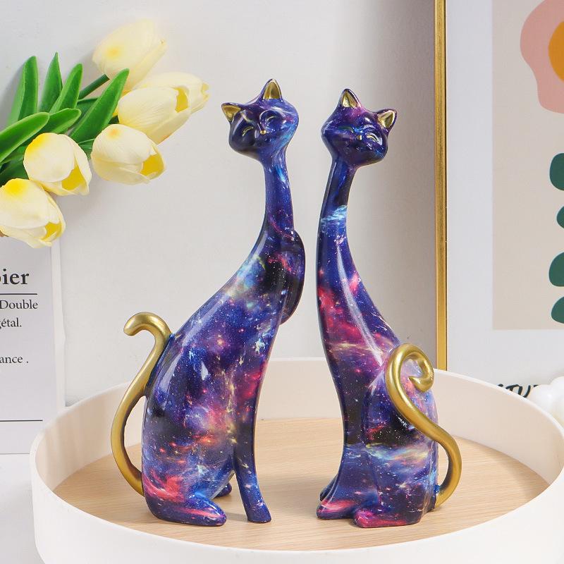 European Abstract Cat Statue: Oil Painting Resin Decor for Bedroom or Entrance - Creative Holiday Gift