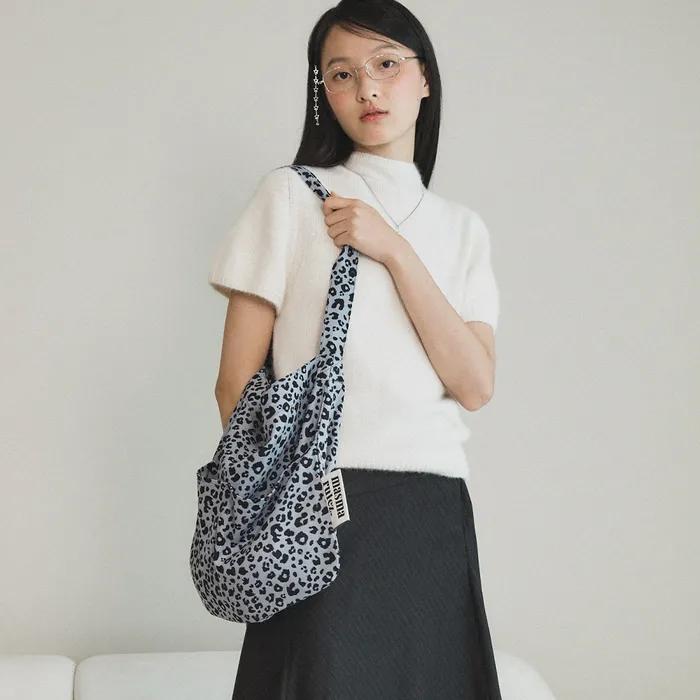 Rabbit Eco bag_Grand Leopard Mauve Blue