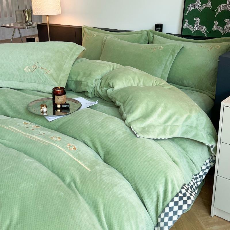 Jacquard Milk Velvet 4-Piece Winter Thickened Coral Velvet Quilt Cover