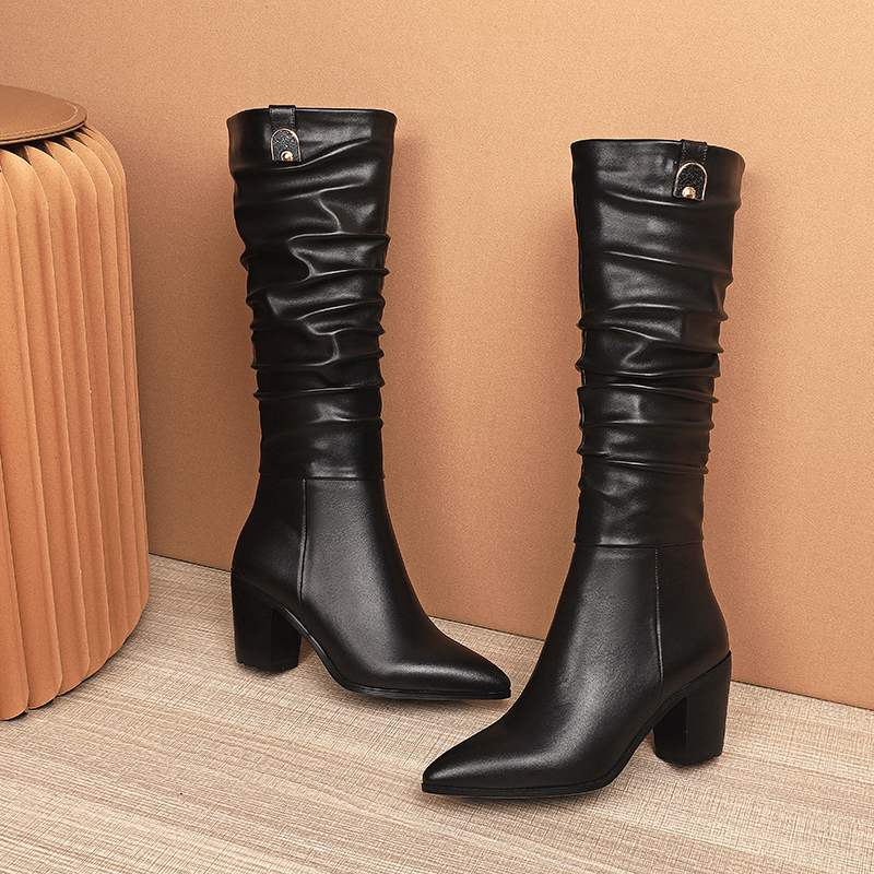 Krazing Pot Buty Jesienno-Zimowe ze Skóry Krowiej Grube Wysokie Obcasy Duży Rozmiar 45 Rozmiar 44 Szpiczasty Nosek Plisowana Dekoracja Kobiety Utrzymują Ciepło Kozaki do Połowy Łydki