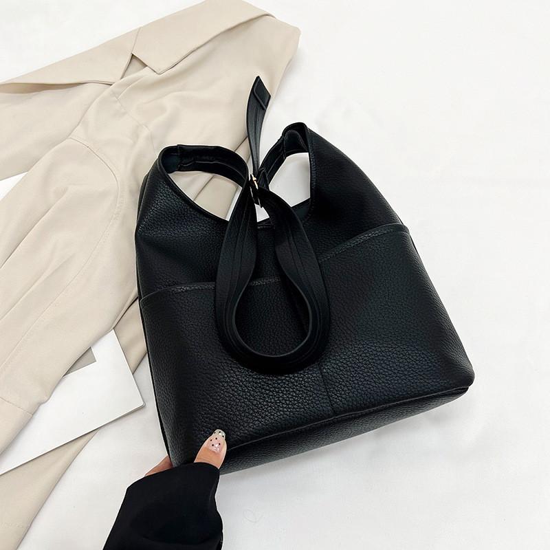 Stylish Vintage Women's Shoulder Bag Trendy Tote For Fall With Large Capacity And Unique Design