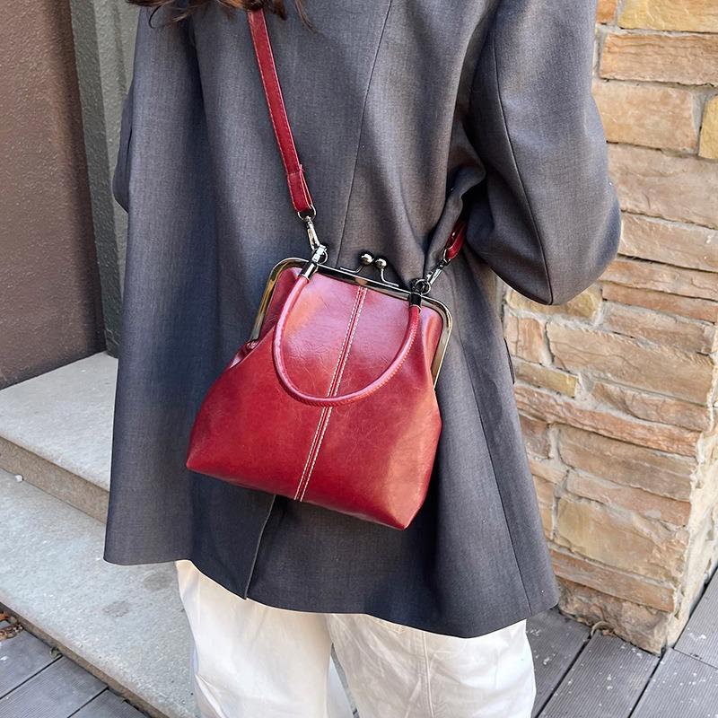 New retro messenger bag clip handbag personalized fashion casual shell mobile phone bag commuter single shoulder oblique