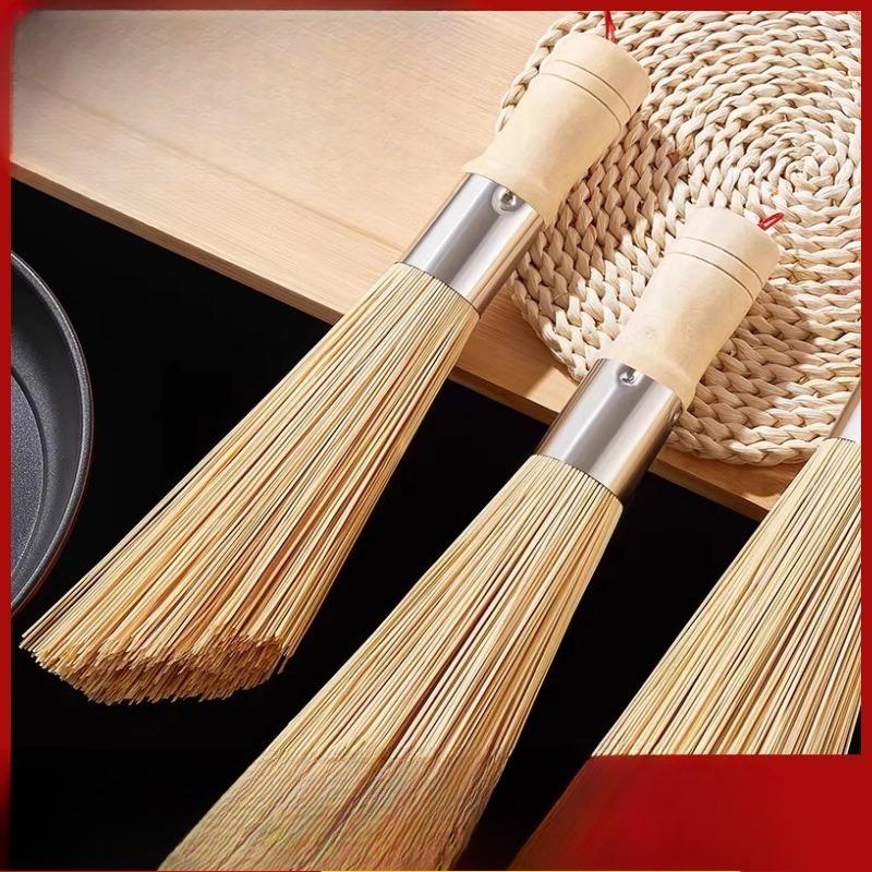 The Old-fashioned Bamboo Pot Brush Has A Sloping End, Which Makes It Easy To Clean The Pot Without Damaging The Brush.