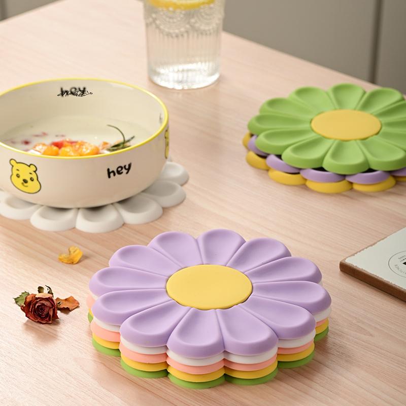 Flower Pattern Heat Resistant Silicone Mat - Non-Slip Drink Cup Coasters Pot Holder Table Placemat Kitchen Accessory