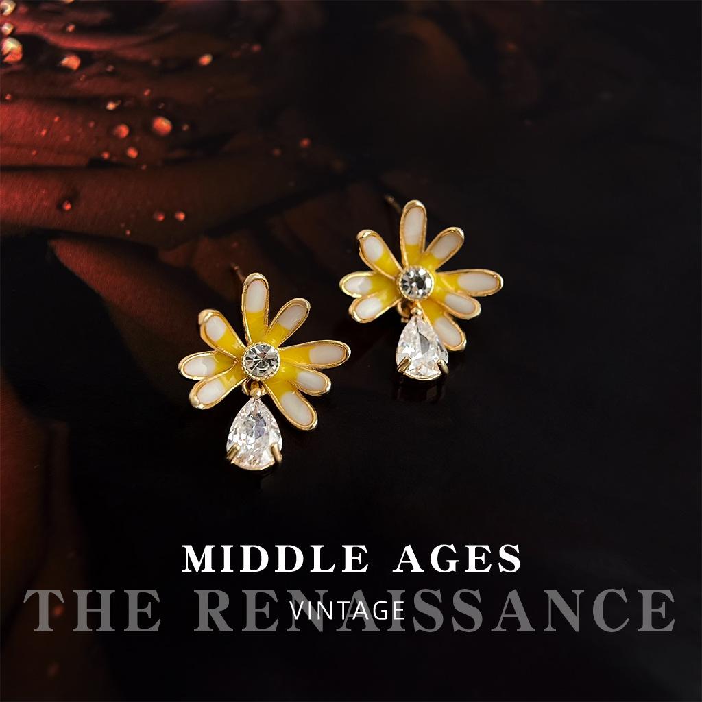 

Small Daisy~ Enamel Oil Drop Yellow Flower Zircon Earrings Small Fresh Earrings