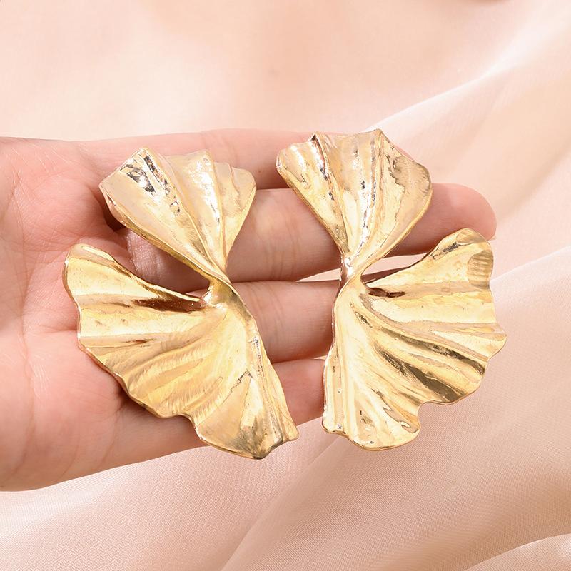 European and American punk metal wind ginkgo biloba golden stud earrings trendy leaf earrings flake flowers wholesale