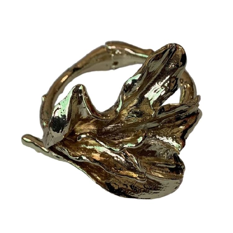 

Fashionable Enamel Tulips Bracelet Gold White Contrast Alloy Wrist Jewelry Suitable for Various Outfits