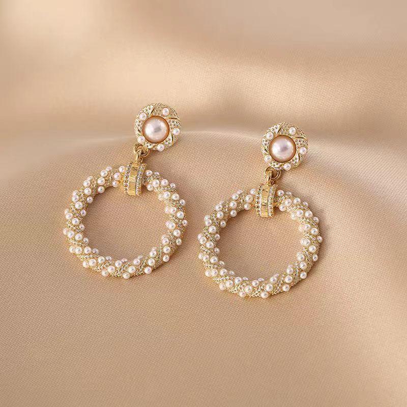 French Retro Pearl Stud Earrings Women's Fashion High-end Earrings New Light Luxury Niche Earrings Temperament Earrings