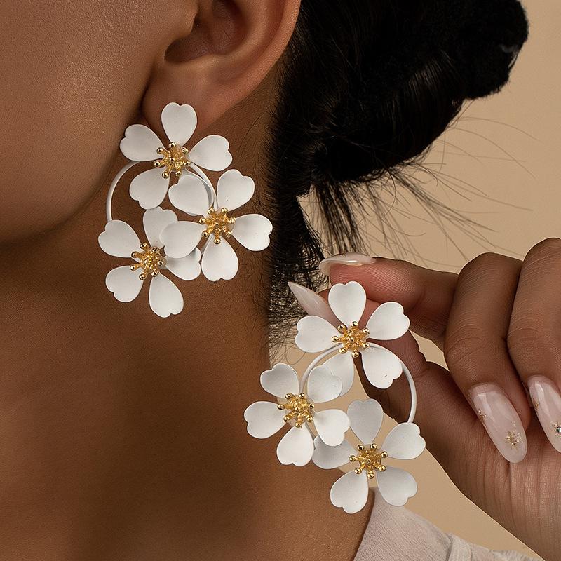 Fashion Black White Green Flower Earrings for Women Vintage Bohemian Summer Plant Romantic Party Jewelry Accessories