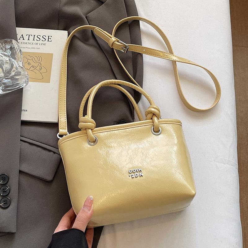 2025 new Korean simple oil wax leather portable bucket bag fashionable versatile solid color foreign style commuter messenger women's bag