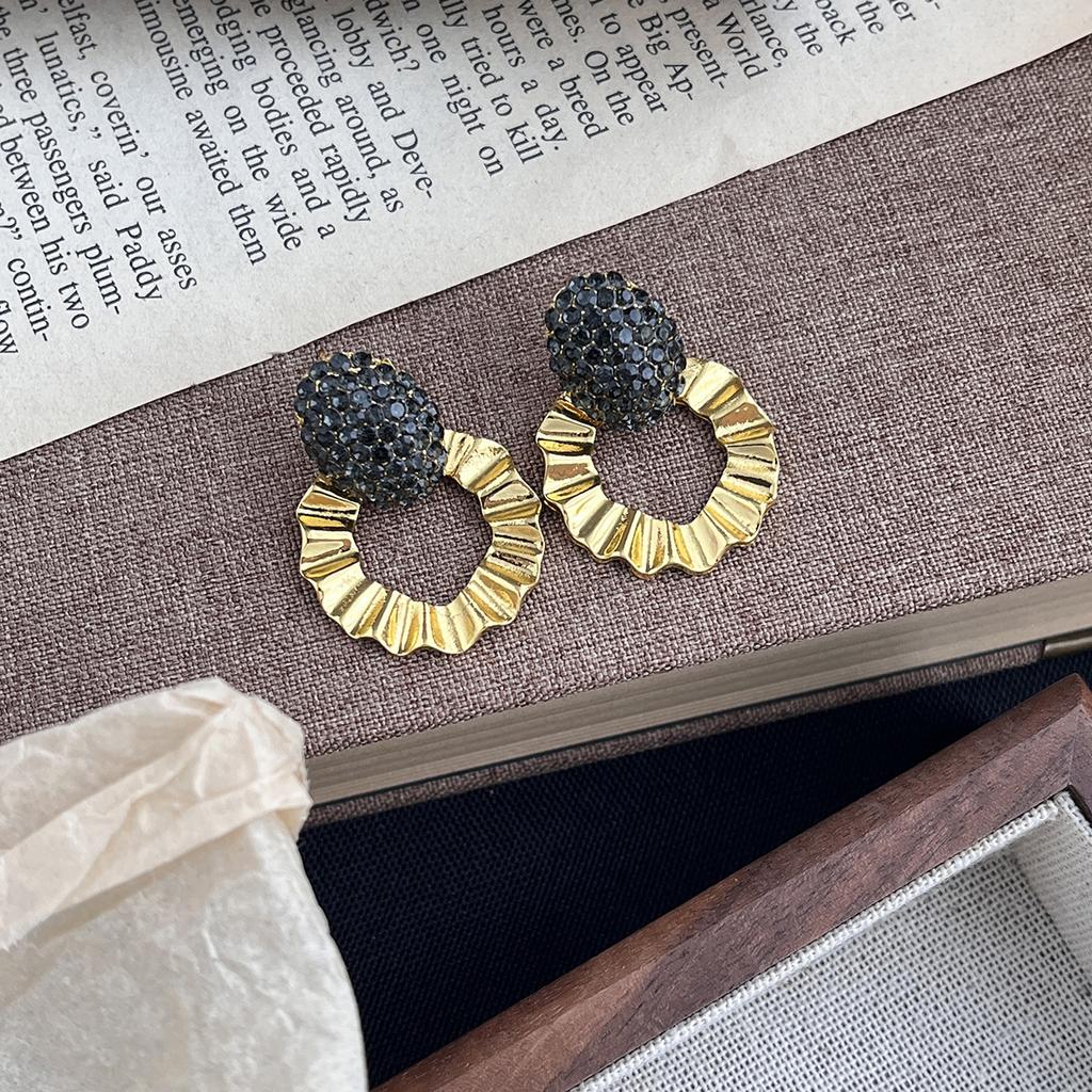 Court Style Diamond-Set Pleated Round Earrings Retro Exaggerated Temperament Light Luxury High-End Earrings Women