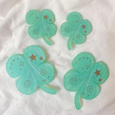 Pince à Cheveux Artisanale en Acrylique Trèfle à Quatre Feuilles Accrocheuse Accessoire de Coiffure Fait Main Épingle à Cheveux pour Usage Quotidien ou de Voyage