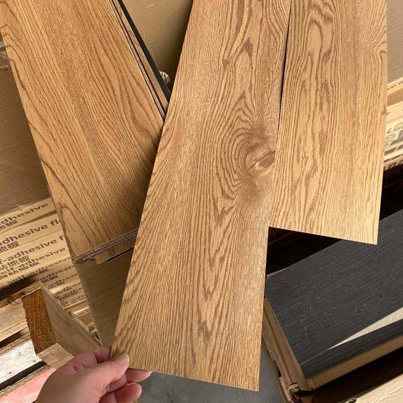 Selbstklebende Holzmaserung Boden Wandaufkleber PVC Tapete für Wohnzimmer Toilette Küche Heim Boden Dekoration Wasserdichter Aufkleber