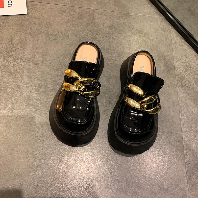 Fashion 2025 Patent Leather Mules Metal Chain Pearl Bowknot Women Slippers Creepers Sandals Platform Shoes Thick Soled Cover Toe Slides