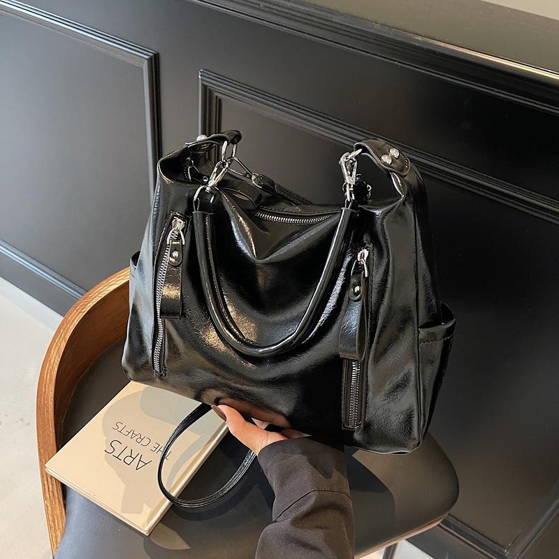 Premium Large-capacity Bag Women's New Shoulder Messenger Bag Fashionable Commuter Tote Bag