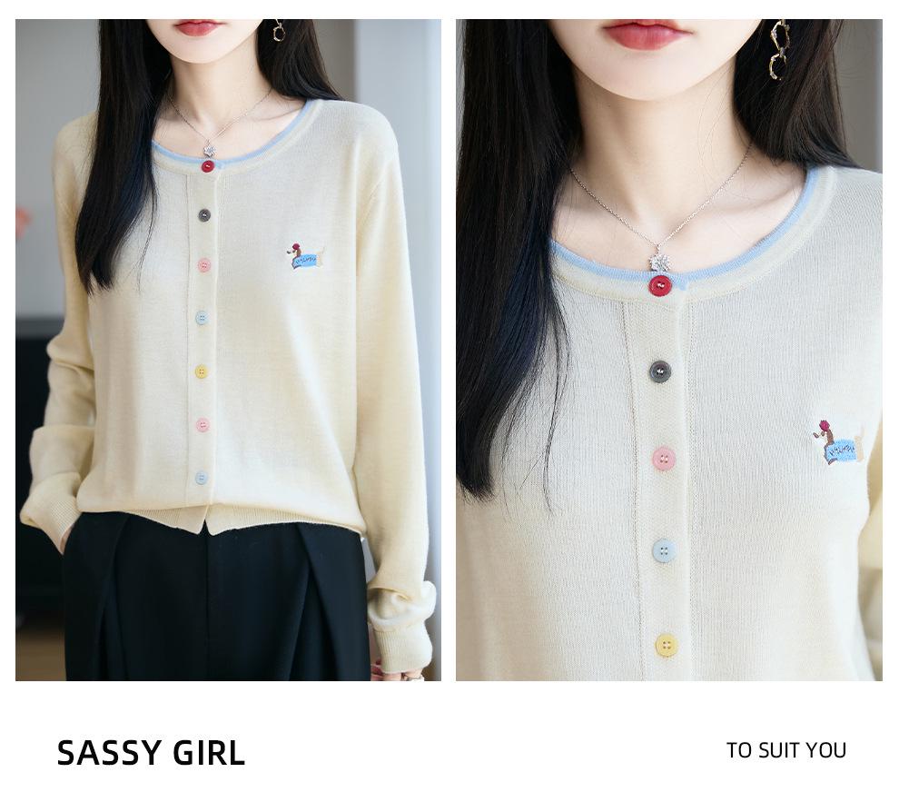 Elegant Round Neck Wool Cardigan with Eye-Catching Embroidery and Colorful Buttons, Perfect for Spring and Autumn Commutes.
