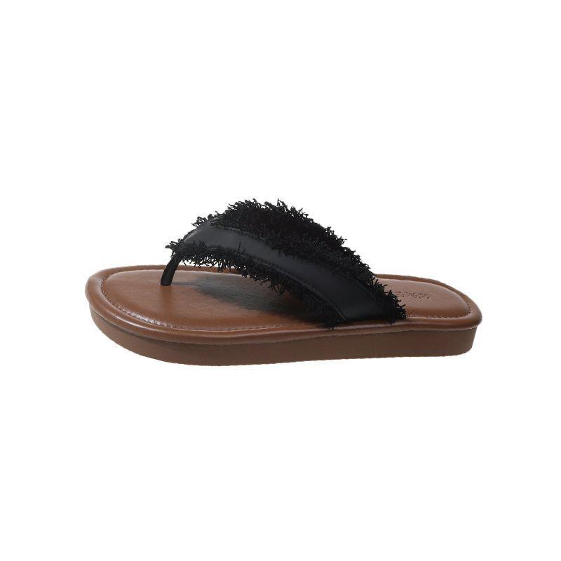 Versatile fashion beach Internet celebrity year 2025ins fringed summer thick-bottomed flip-flops women wear trendy new sandals