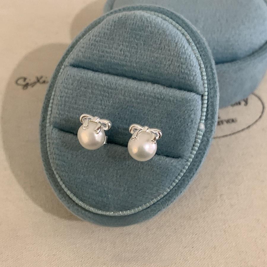 Delicate and compact bow pearl stud earrings 2025 new earrings and ear jewelry