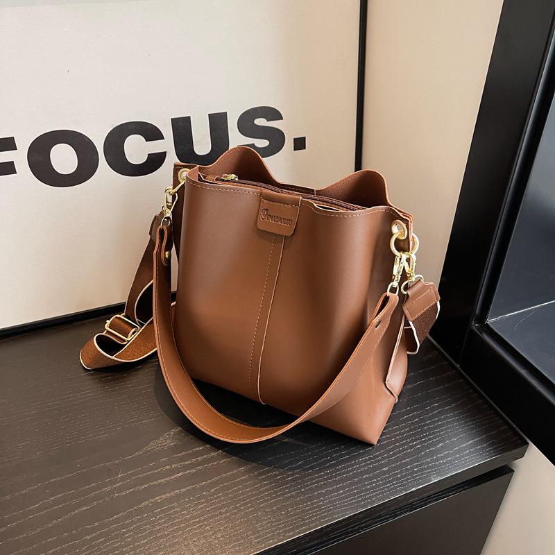 Women's 2025 Retro Large Capacity Bucket Bag - Wide Strap Crossbody, Single Shoulder, Tote Handbag