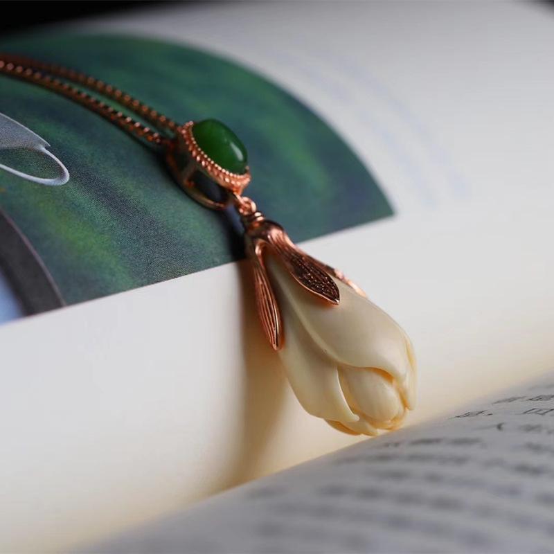 

Кулон Магнолия из мамонтовой кости Ретро Ожерелье Шарм Женские украшения. Pure Natural