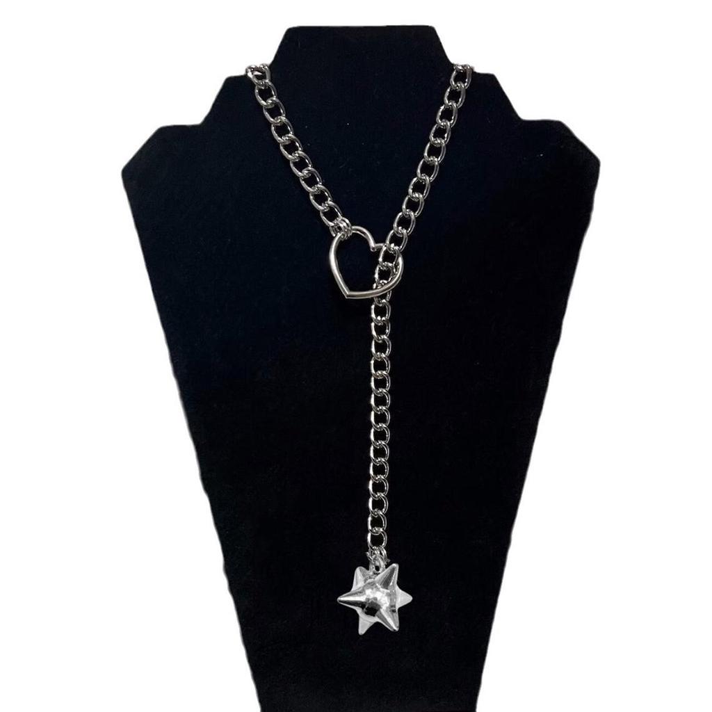 Fashionable Heart Pendant Choker Necklace Portable Accessory for Women Adjustable Cuban Chain in Gold and Silver