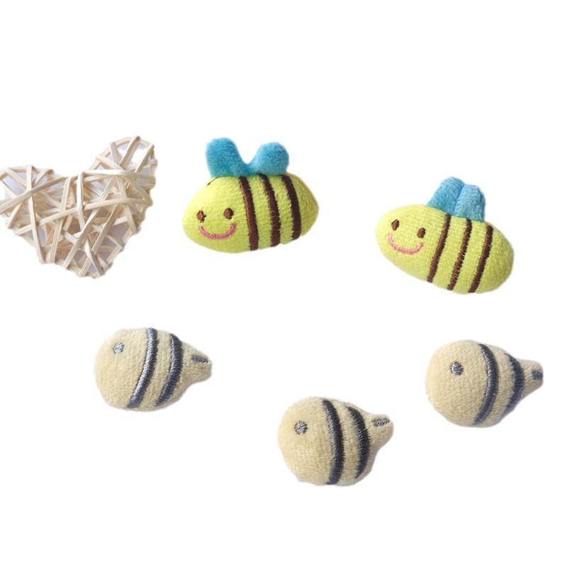 Japanese Cartoon Cat & Fish Plush Brooch - Cute Bee Doll Accessory for Children's Clothing