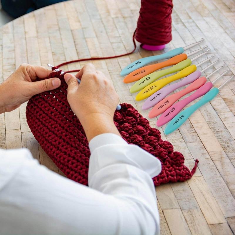 8Pcs Crochet Hook, Plastic Crochet Needle for Crocheting Yarns, Ergonomic Handle Crochet Hook Set, Crochet Needle Set